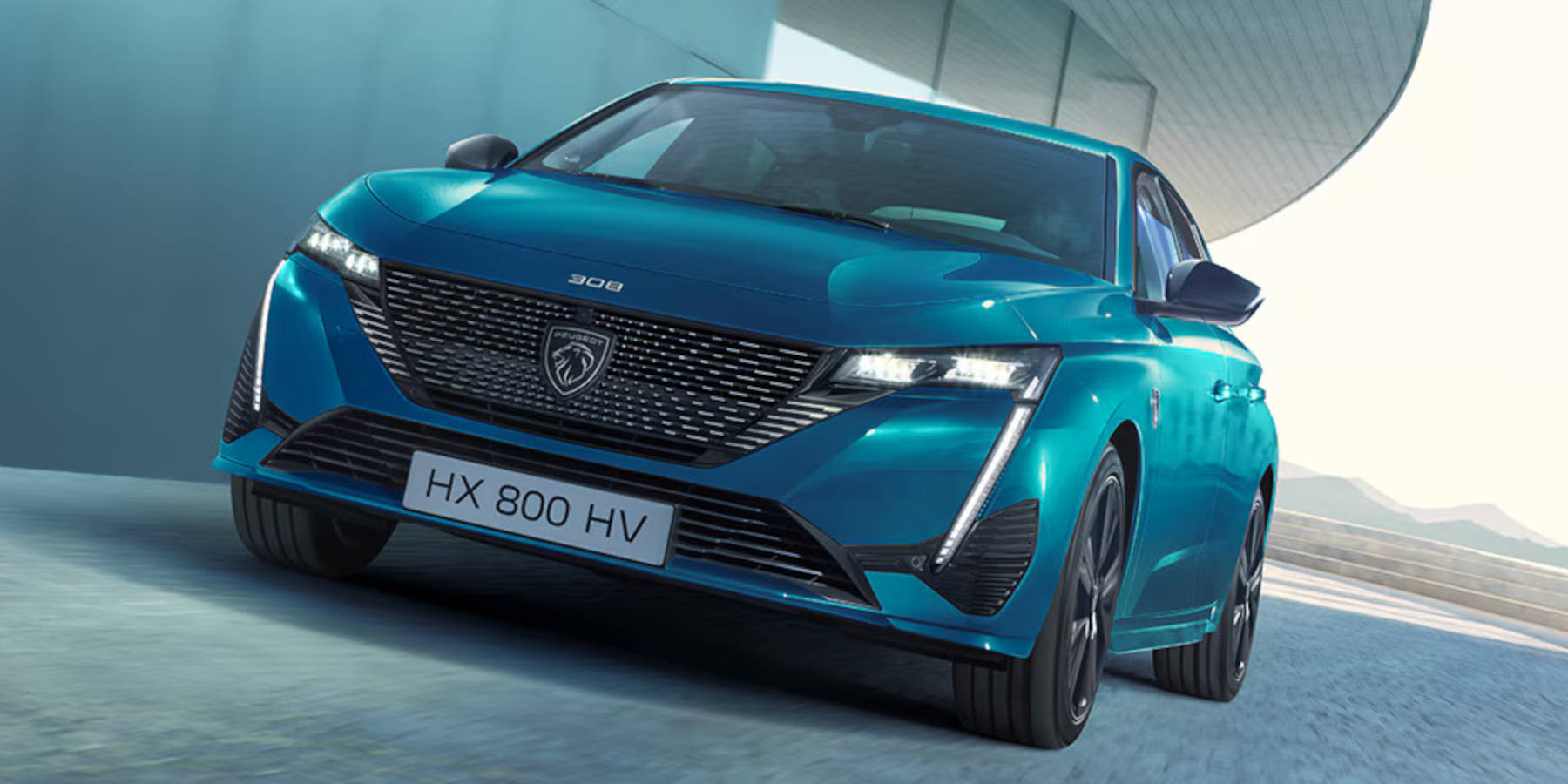 Peugeot 308 Frontansicht auf der Straße