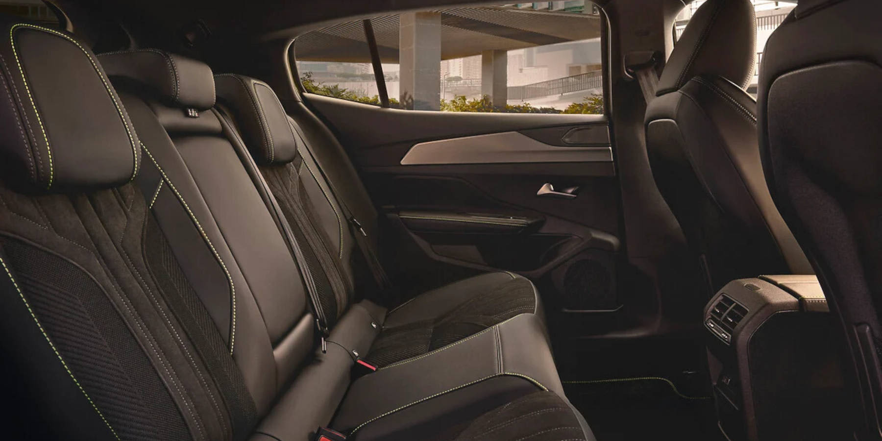 Peugeot 408 Hybrid Innenraum Rückbank