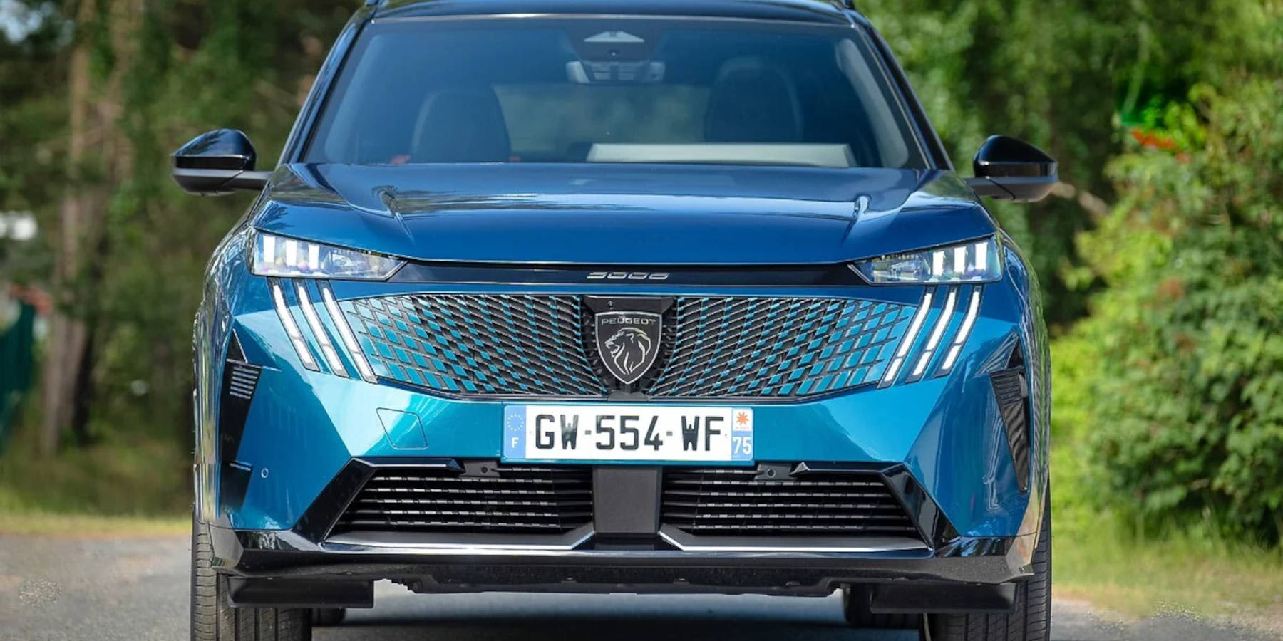 Peugeot E-5008 Front Totale