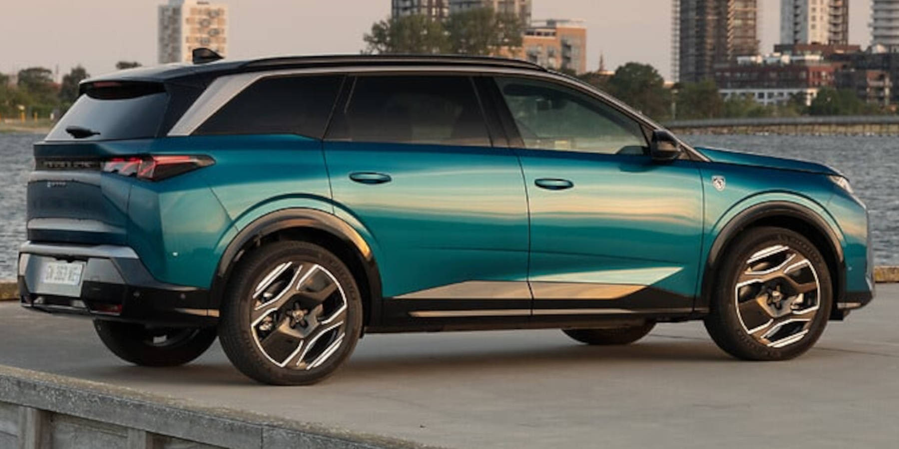 Peugeot E-5008 Seitenansicht