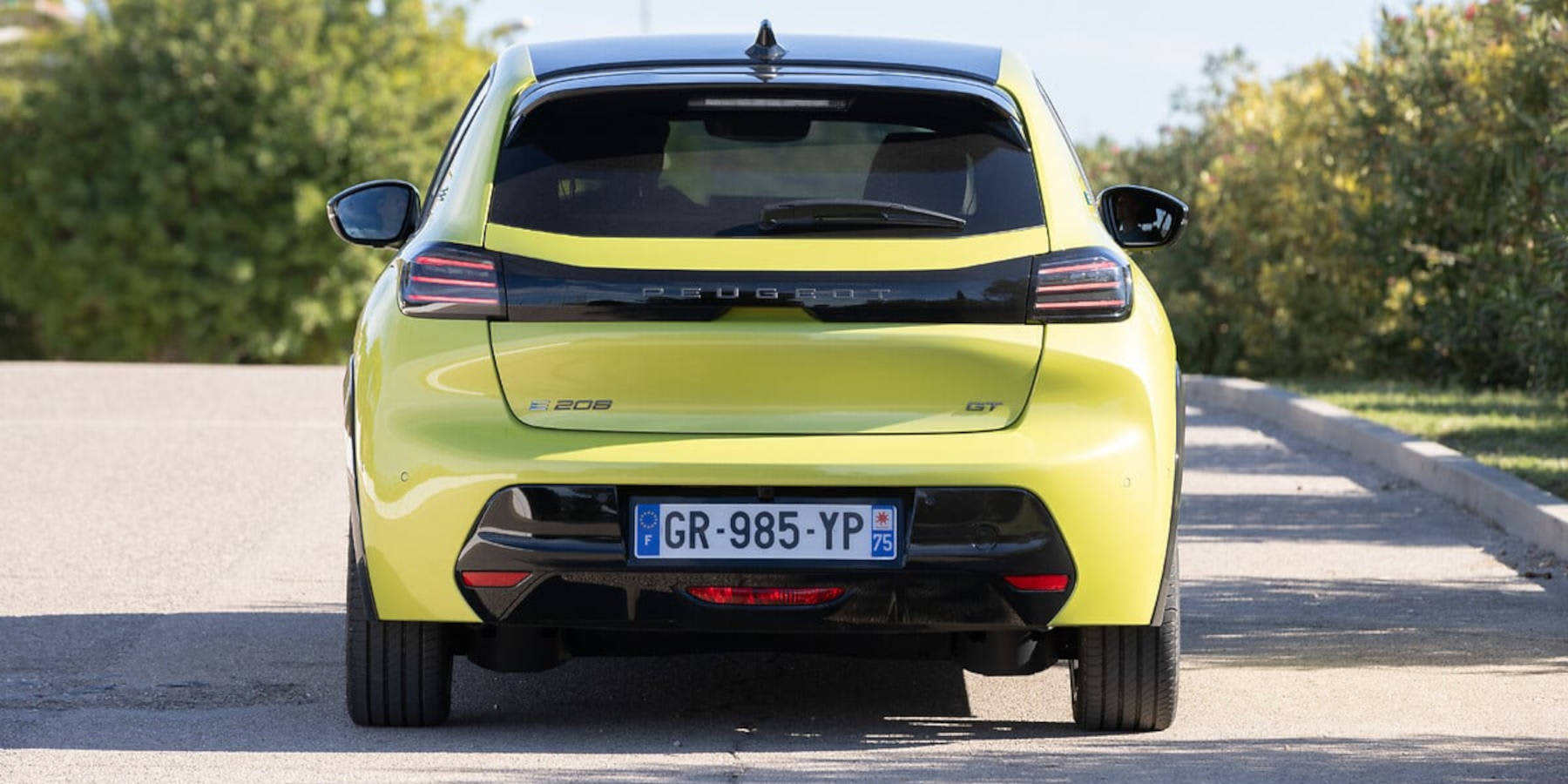 Peugeot e-208 Heckansicht Totale