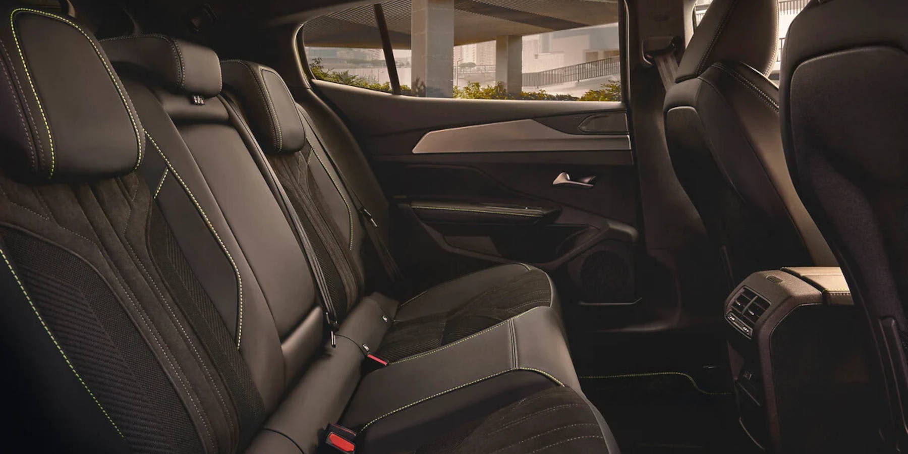 Peugeot e-408 Innenraum Rückbank