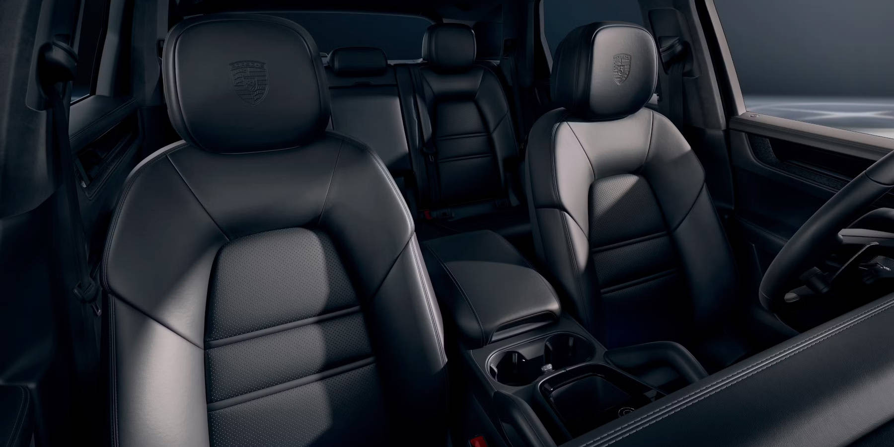 Porsche Cayenne Black Edition Innenraum Vordersitze