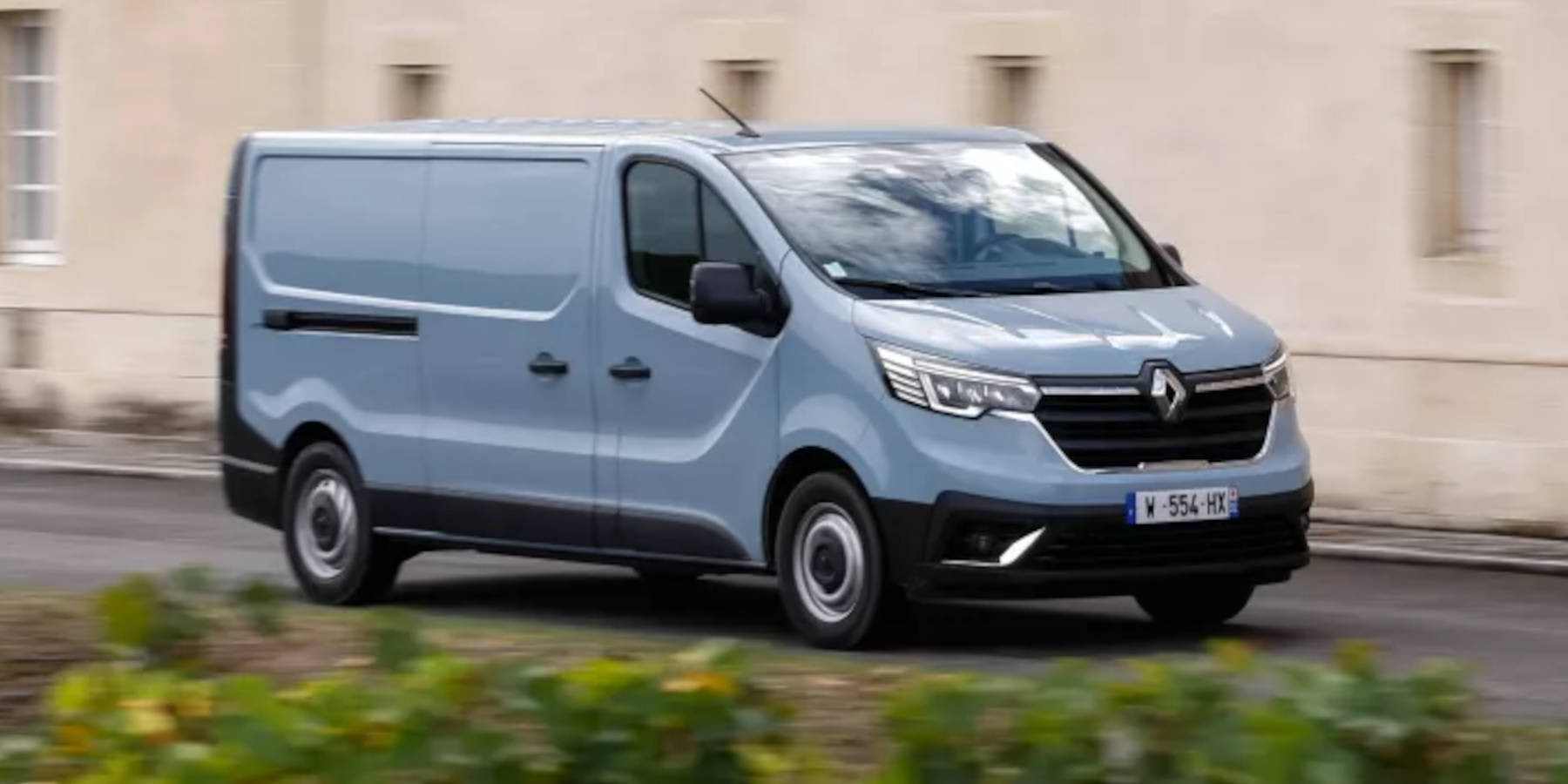 Renault Trafic E-Tech seitliche Frontansicht