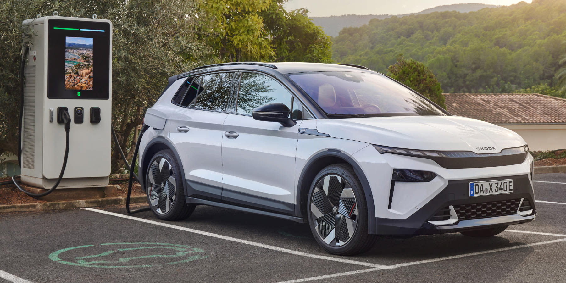 Skoda Elroq First Edition an Ladesäule beim Aufladen