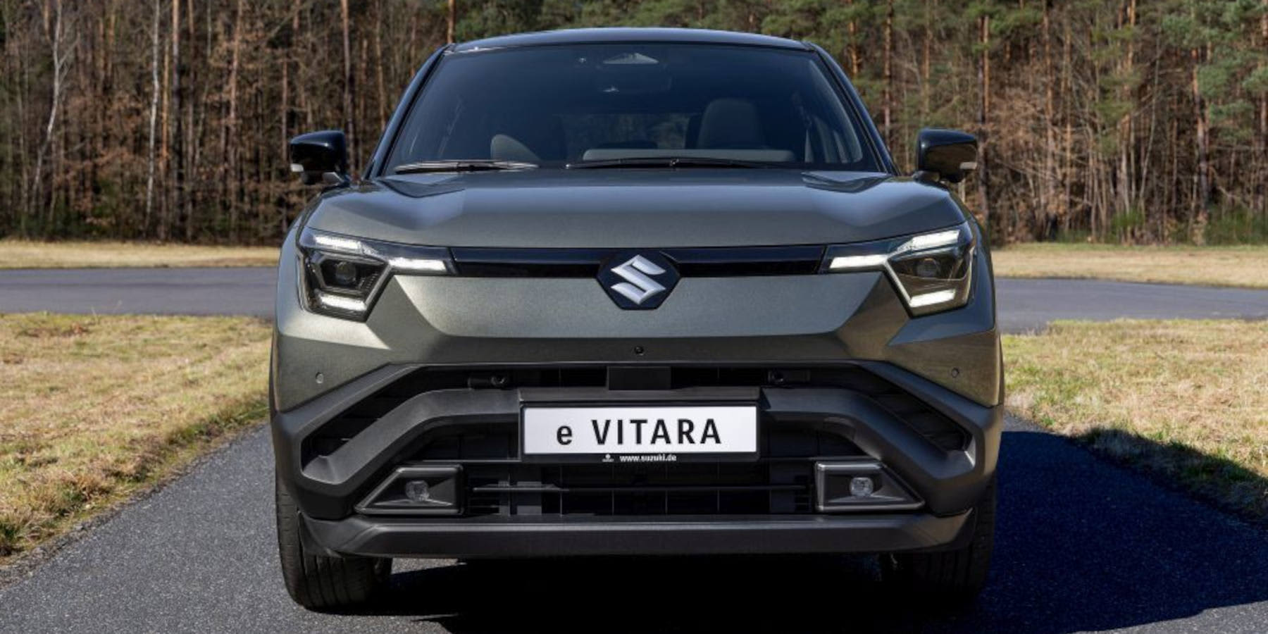 Suzuki e Vitara Frontansicht Totale