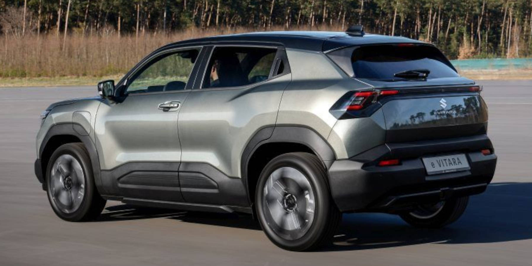 Suzuki e Vitara seitliche Heckansicht