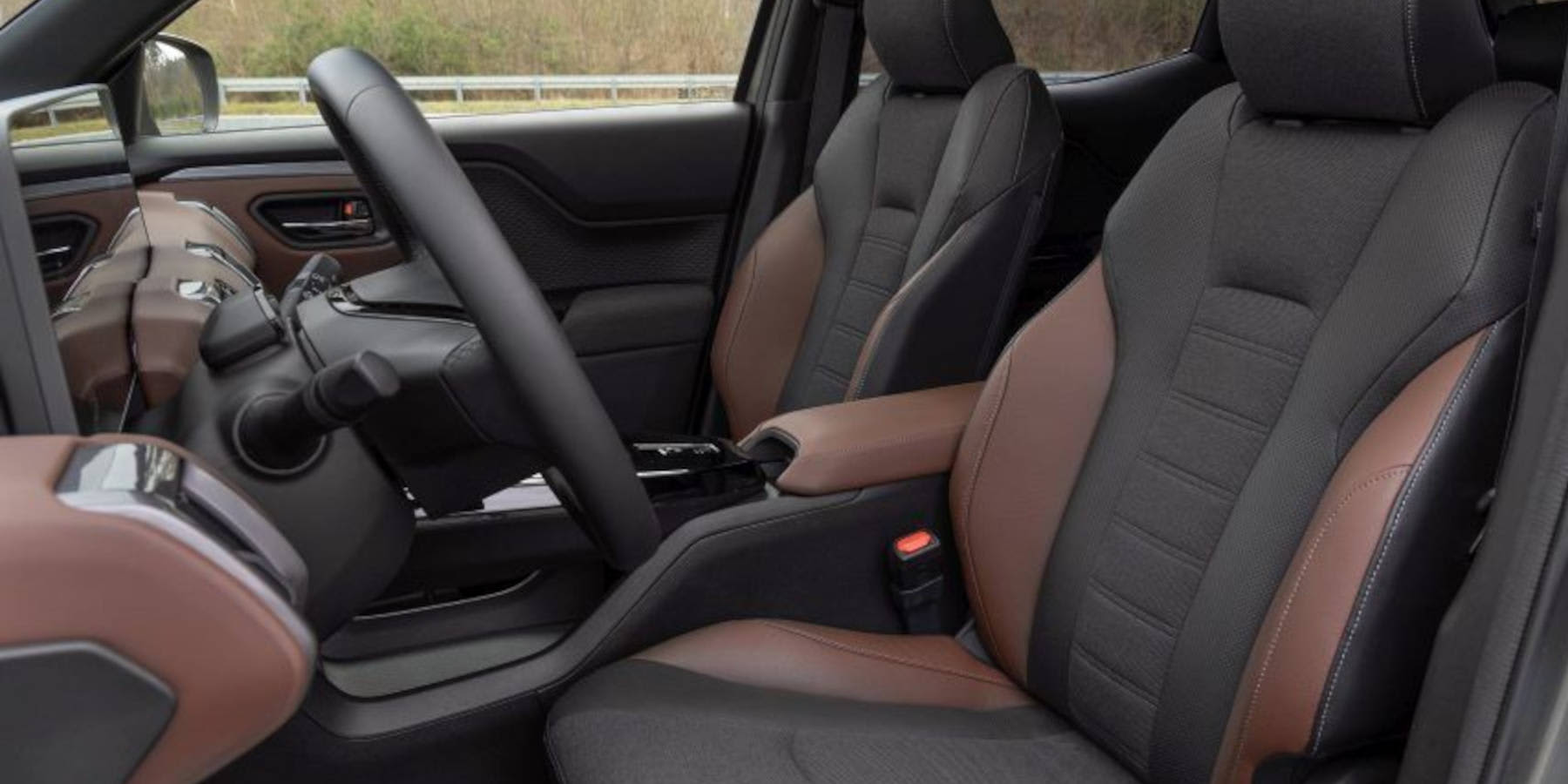 Suzuki e Vitara Innenraum Vordersitze