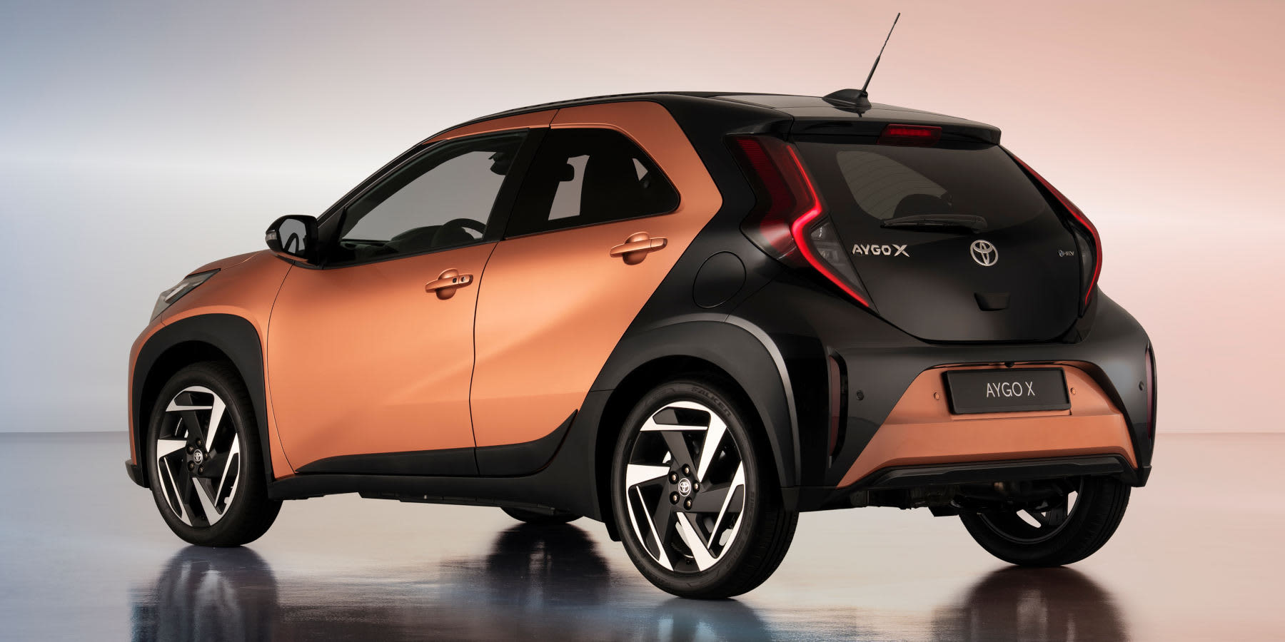 Toyota Aygo X Hybrid Heck seitlich