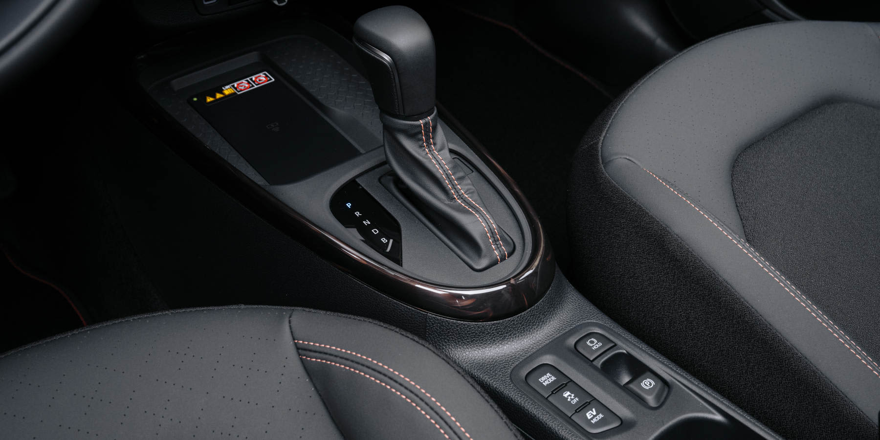 Toyota Aygo X Hybrid Innenraum Schalthebel