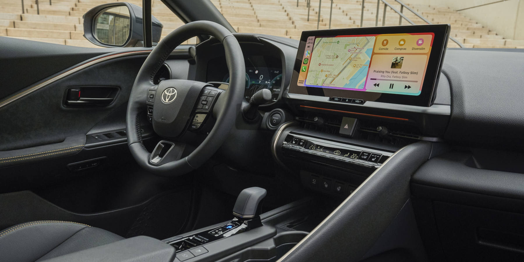 Toyota C-HR Plug-in-Hybrid Innenraum Übersicht Cockpit