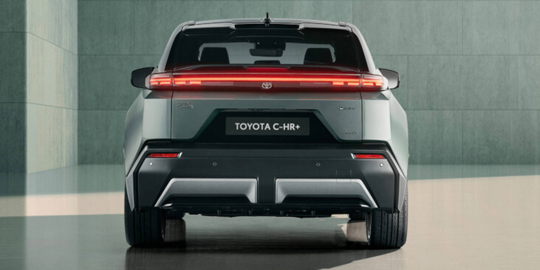Toyota Corolla Cross Hybrid  Heckansicht Totale