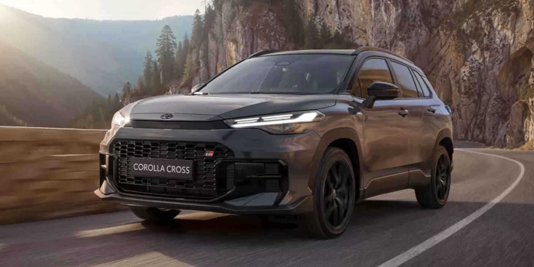 Toyota Corolla Cross Hybrid seitliche Frontansicht