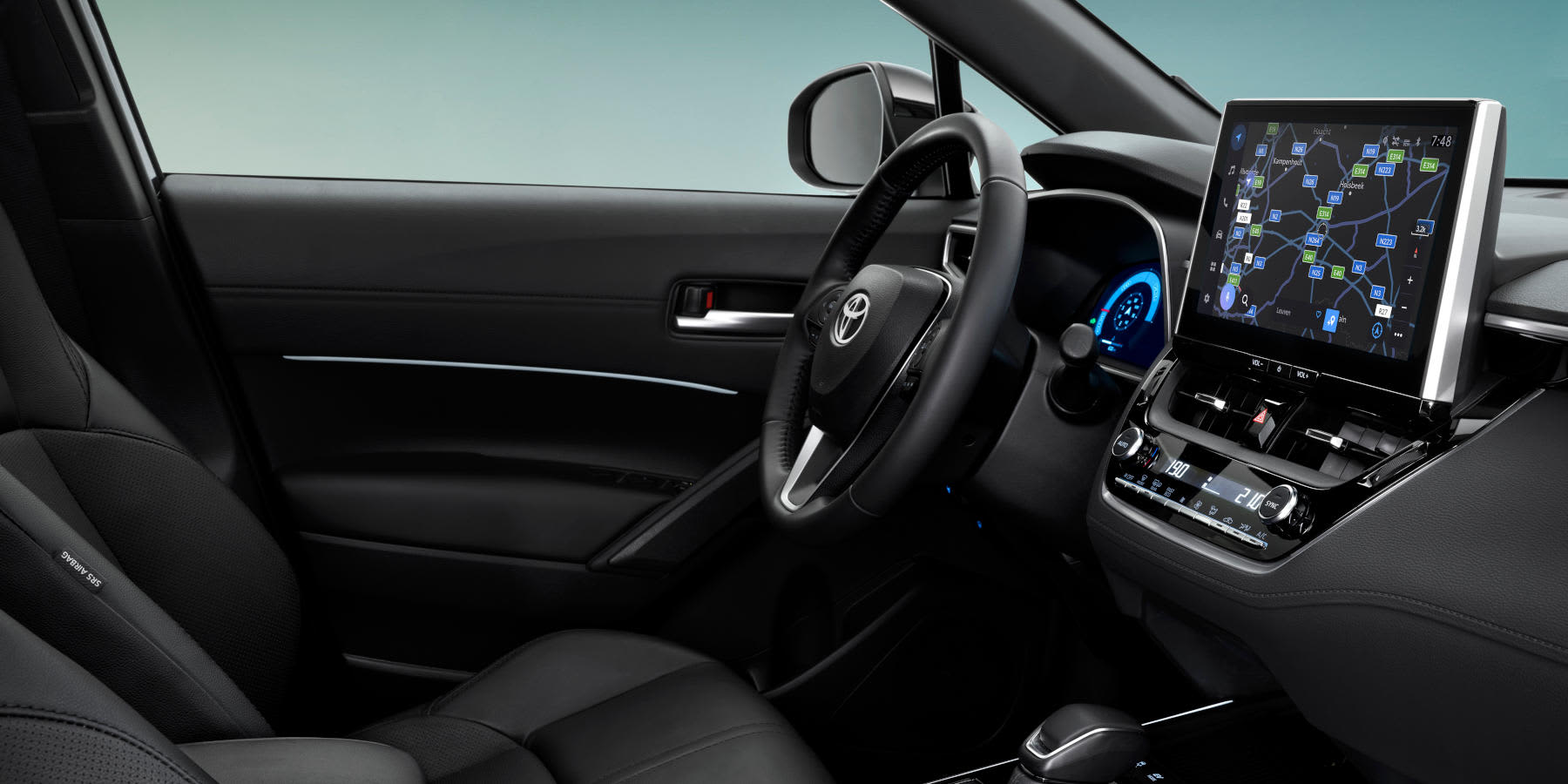 Toyota Corolla Cross Innenraum Cockpit seitlich