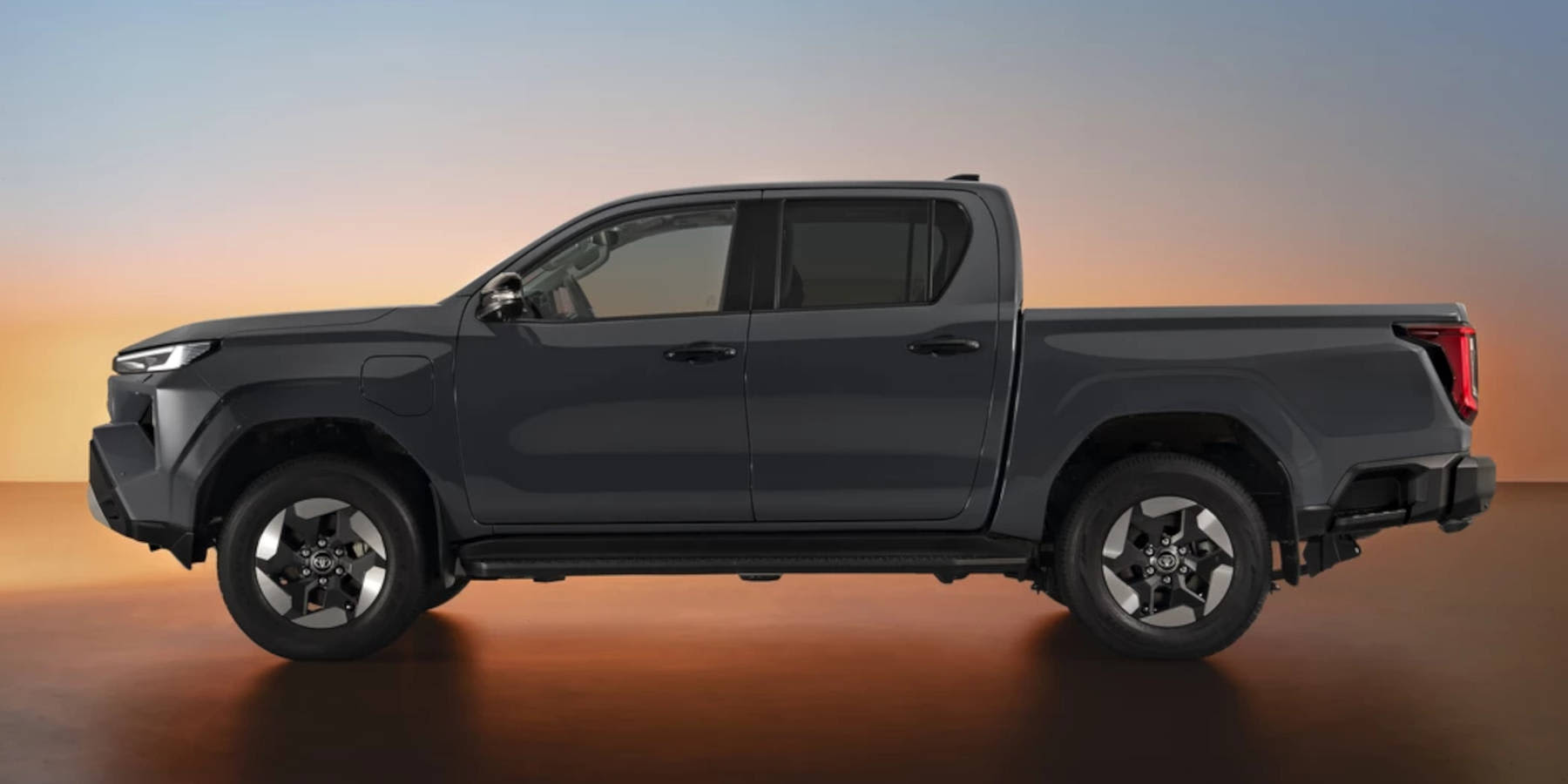 Toyota Hilux BEV seitlich