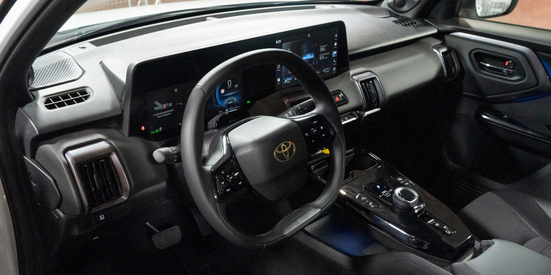 Toyota Urban Cruiser Innenraum Cockpit