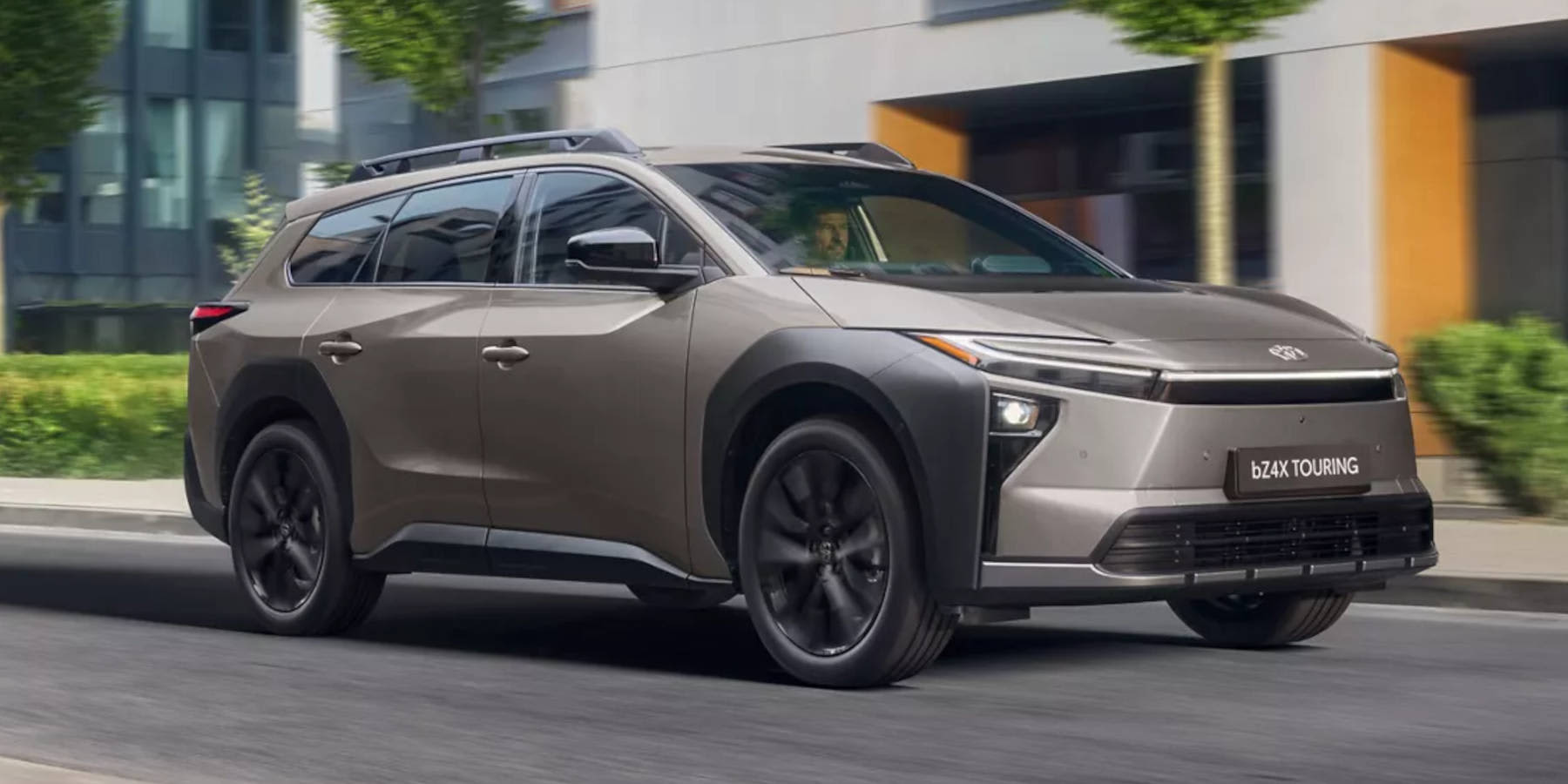 Toyota bZ4X Touring seitliche Frontansicht