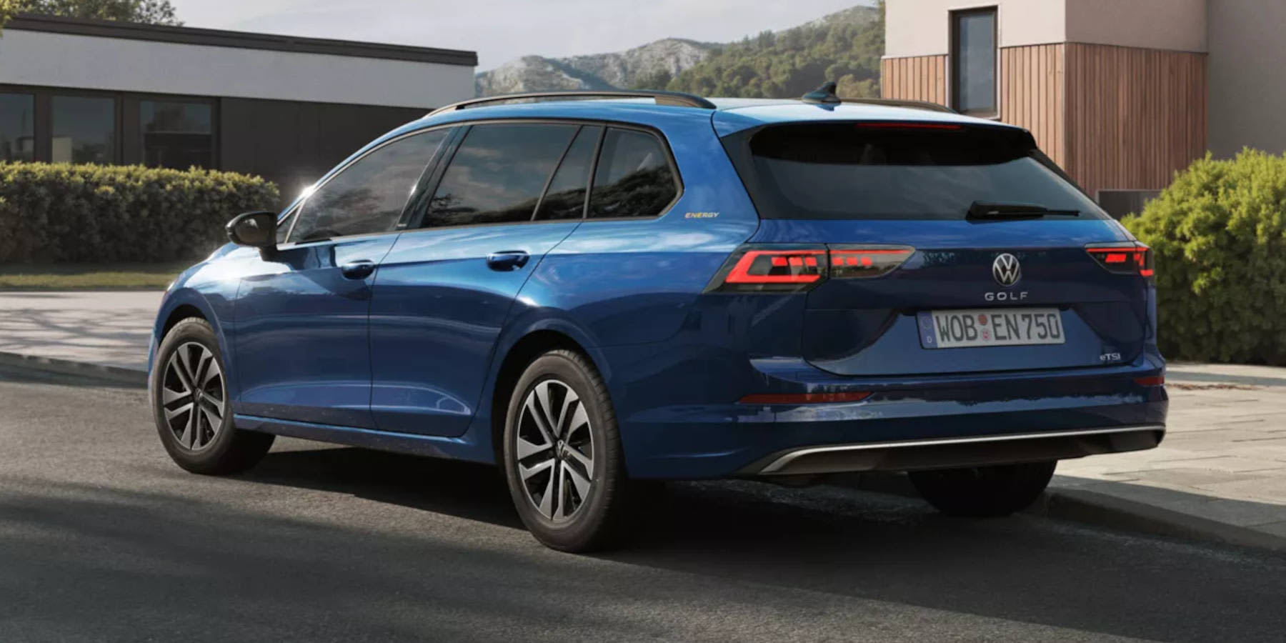 VW Golf 8 Variant Energy Heckansicht seitlich