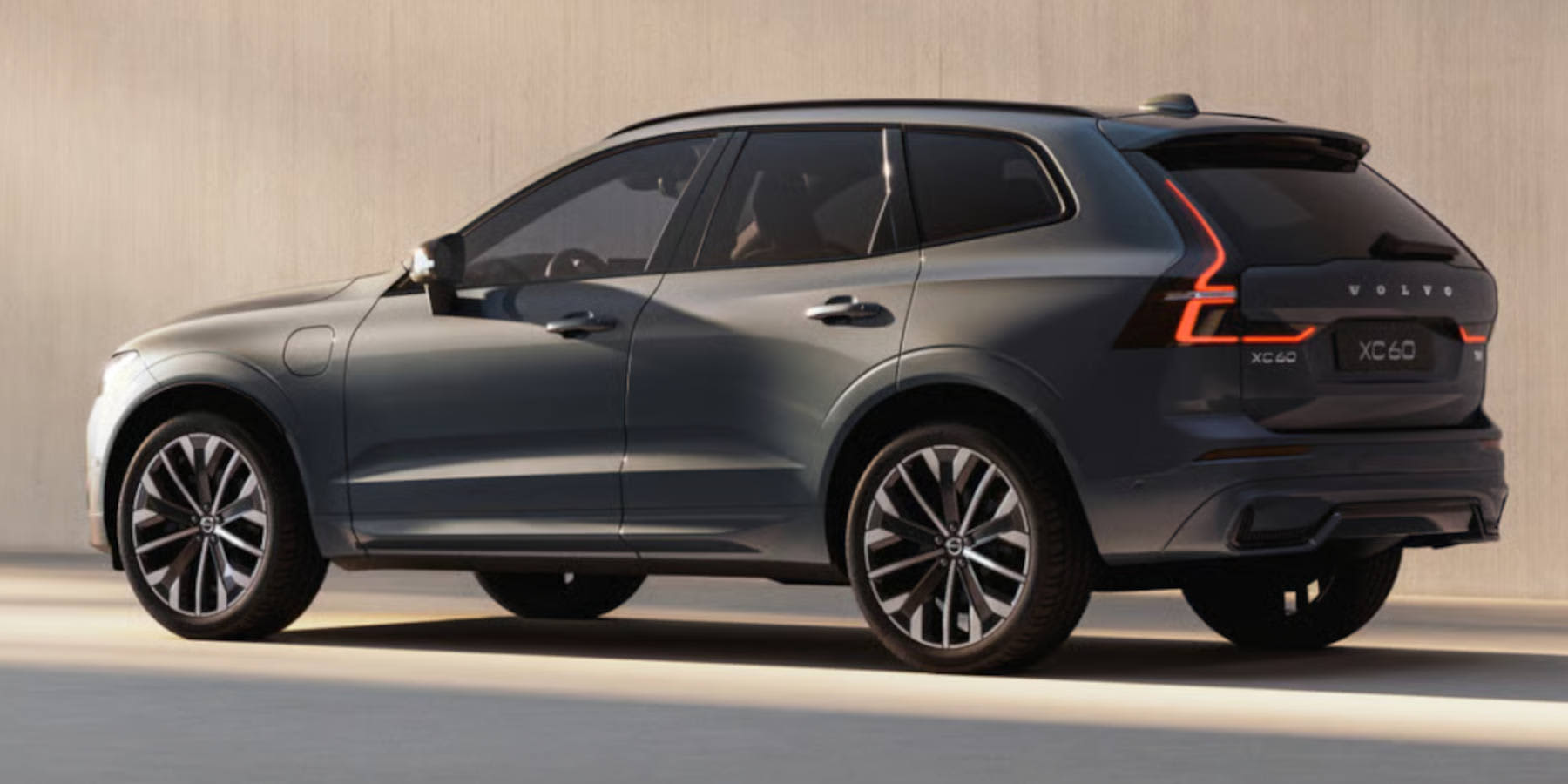 Volvo XC60 Plug-in-Hybrid Heck seitlich