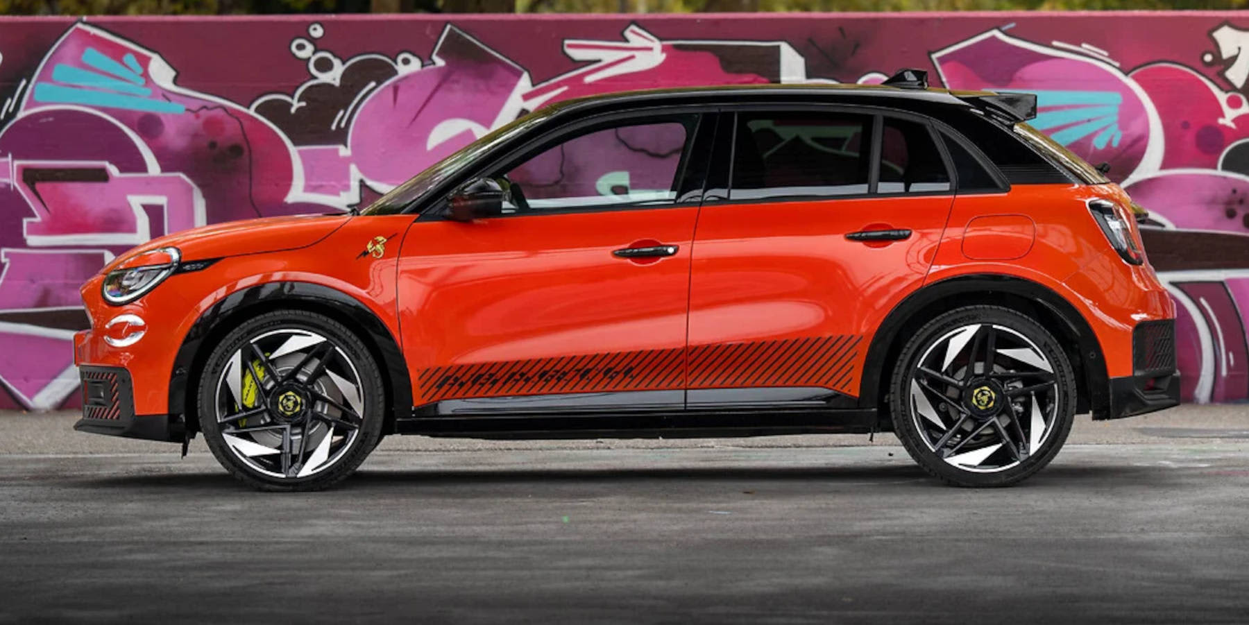 Abarth 600e Seitenansicht