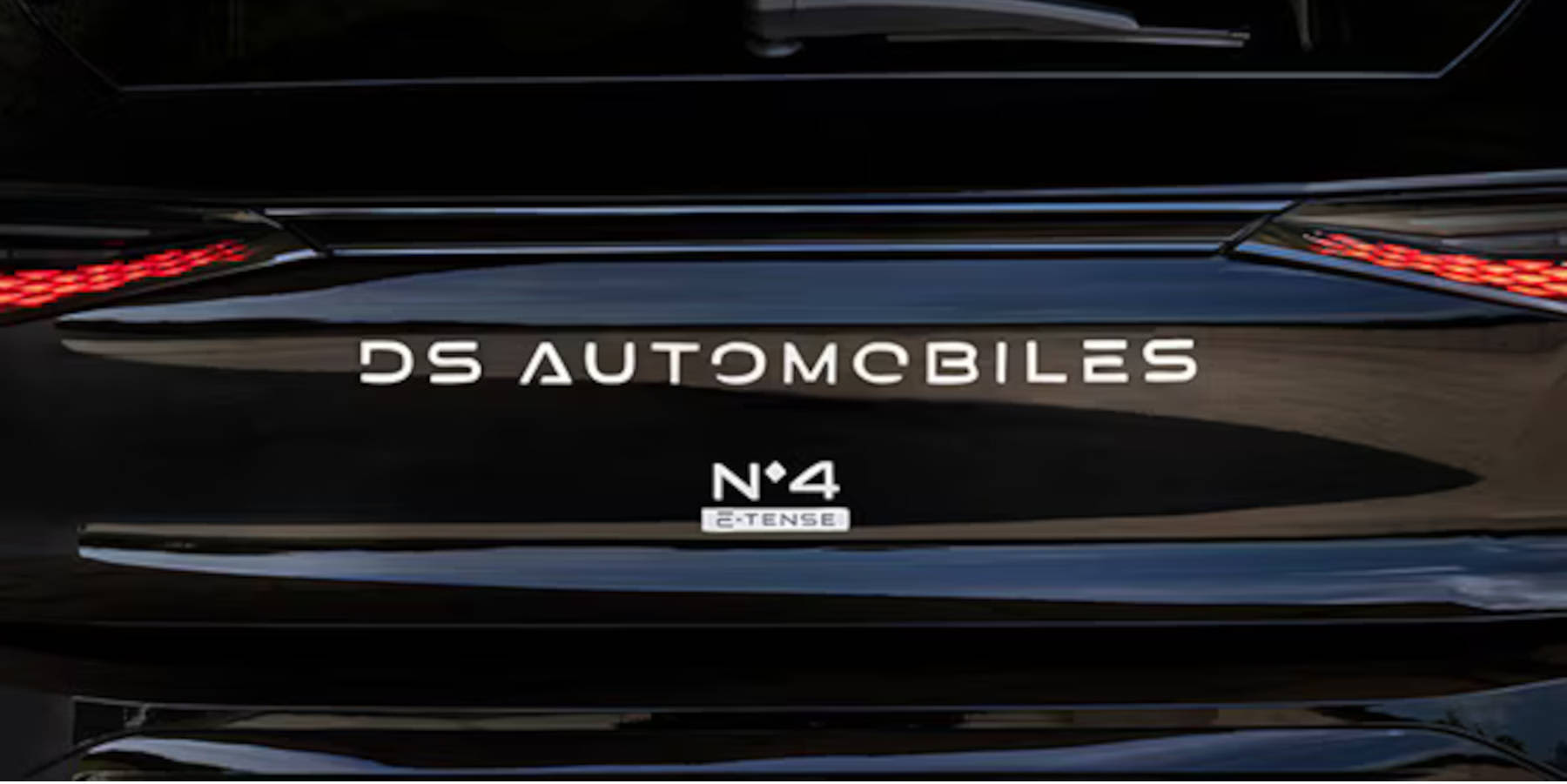 DS N°4 E-Tense Heckansicht 