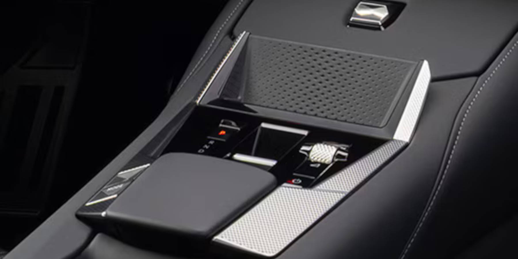 DS N°4 E-Tense Übersicht Innenraum Konsole