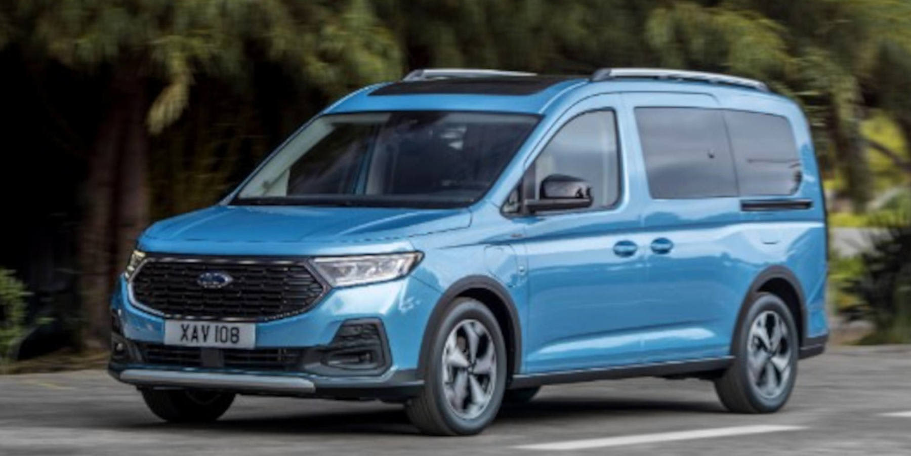 Tourneo Connect Plug-in-Hybrid auf der Straße