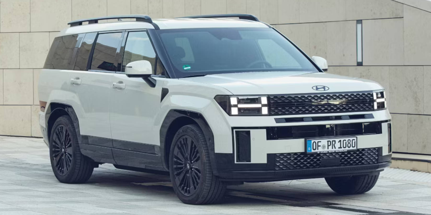 Hyundai Santa Fe Hybrid Front seitlich