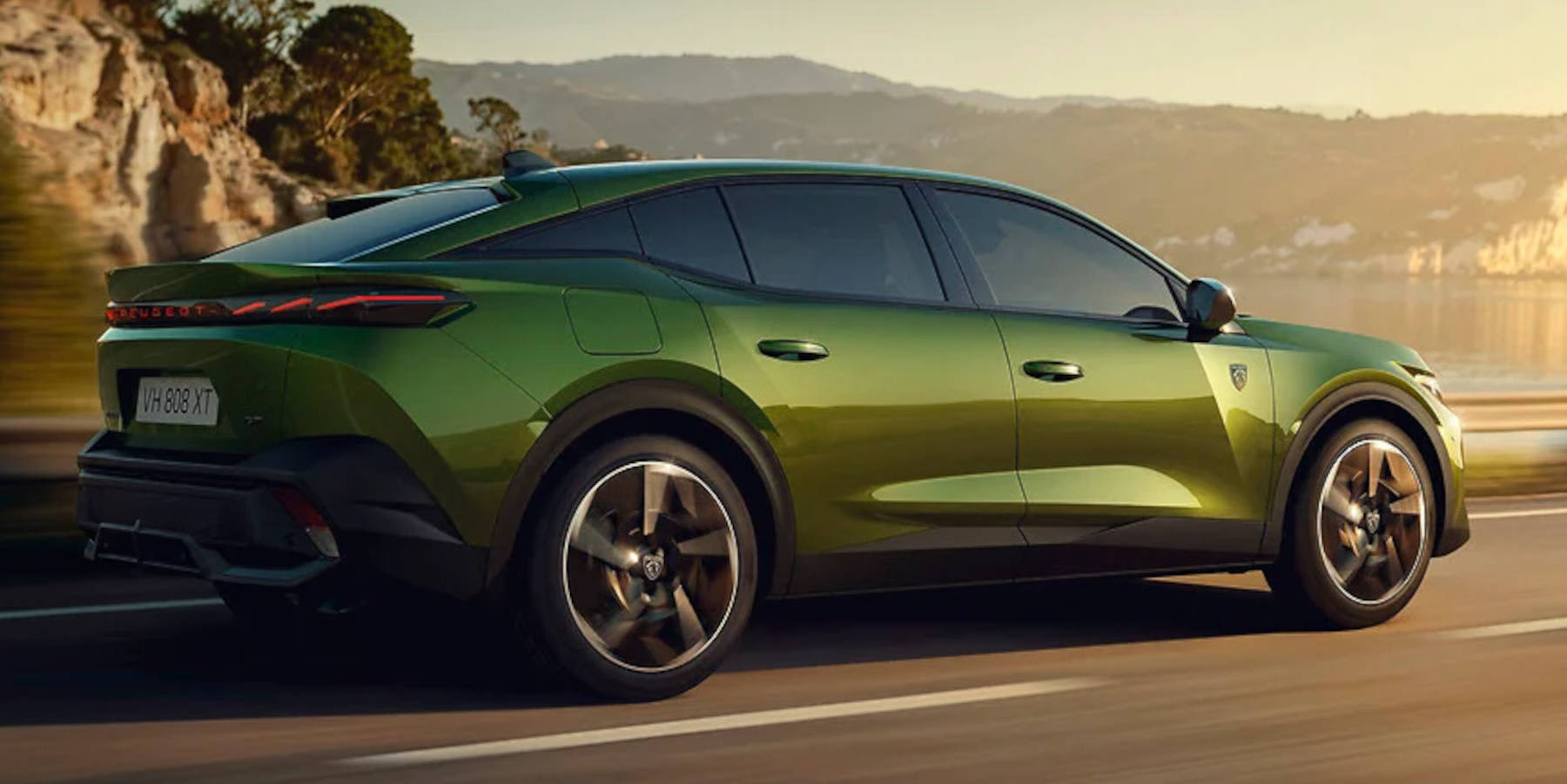 Peugeot 408 Hybrid Heck seitlich