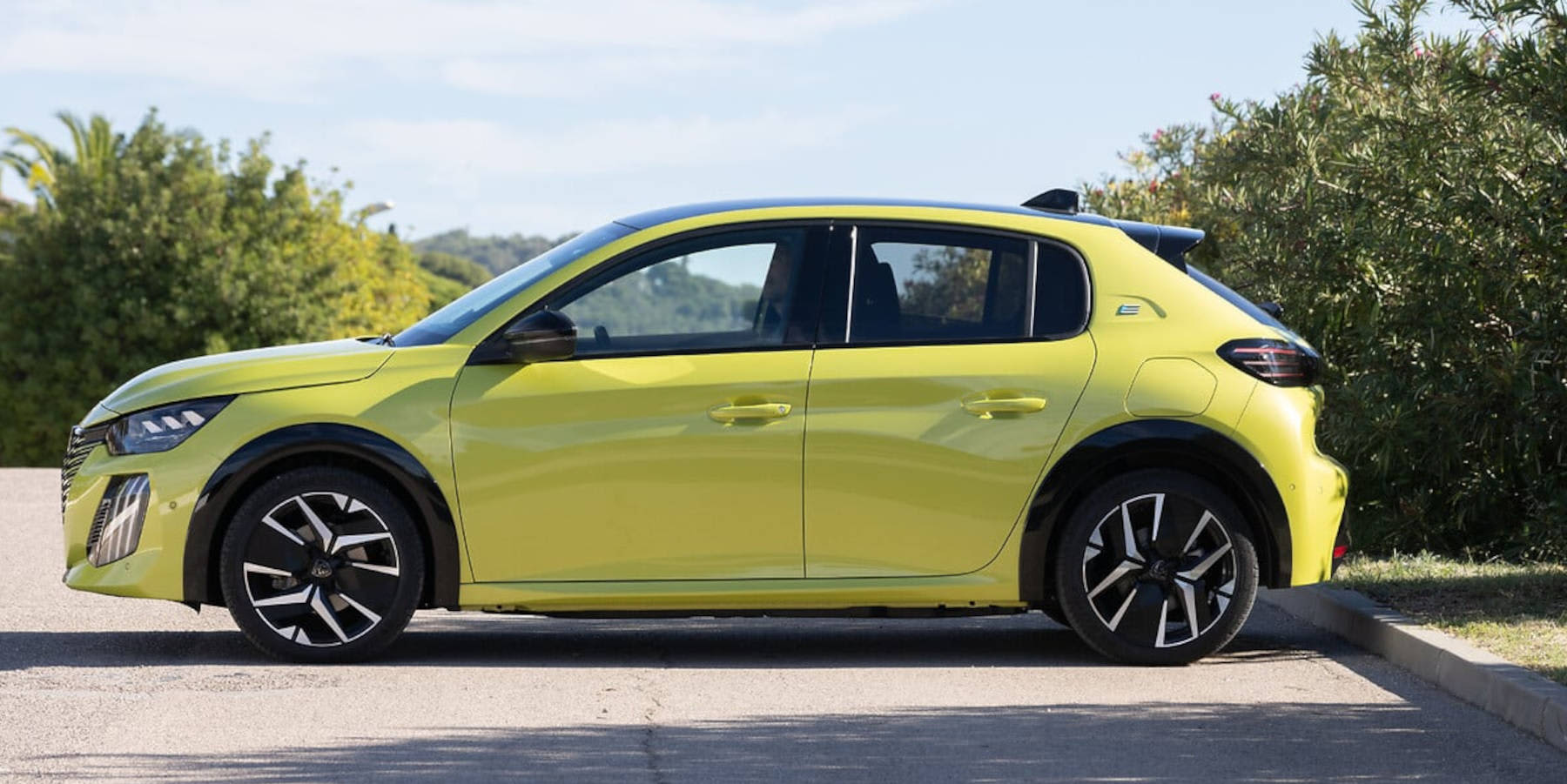 Peugeot e-208 Seitenansicht