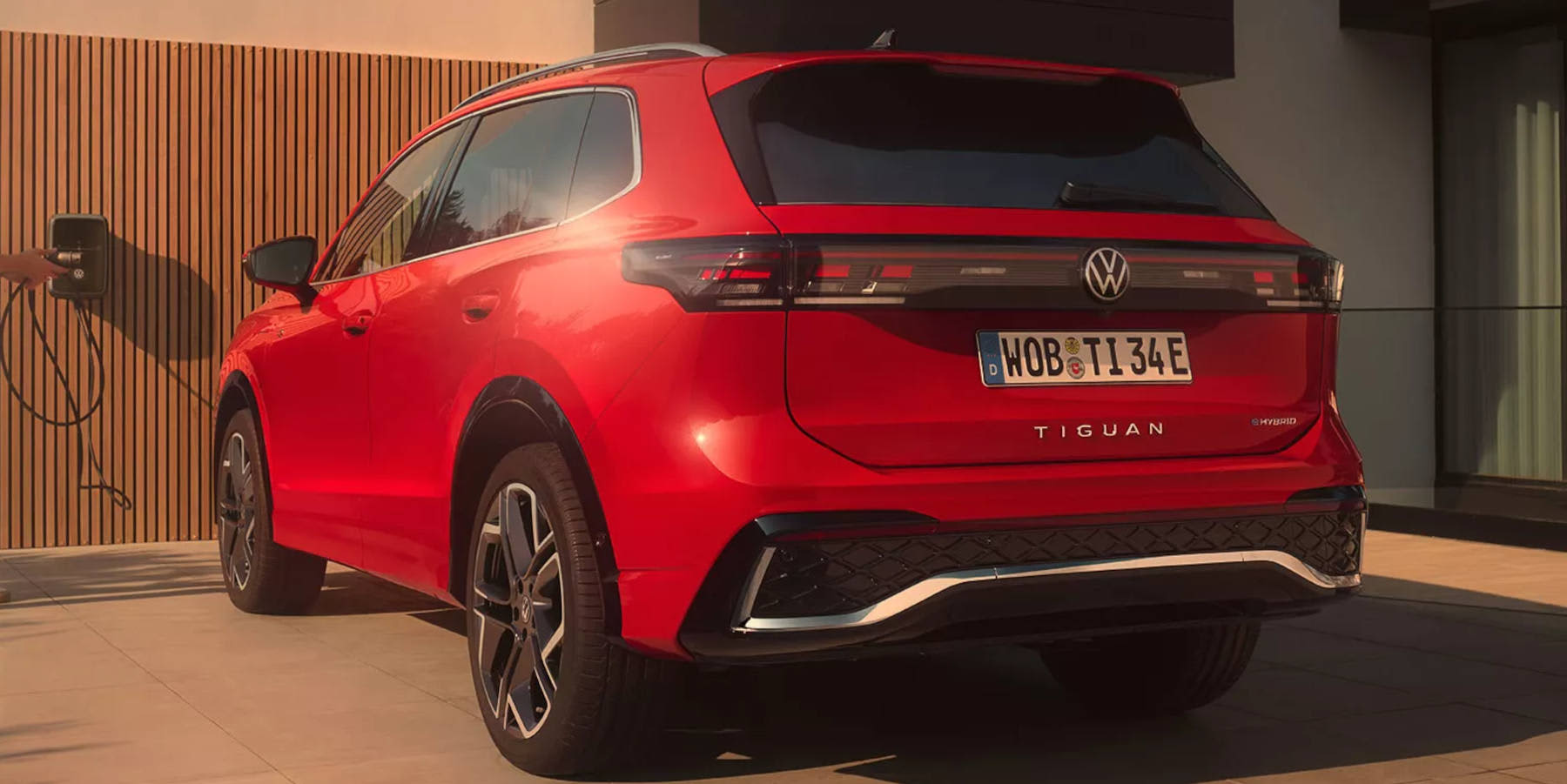 VW Tiguan e-Hybrid seitliche Heckansicht
