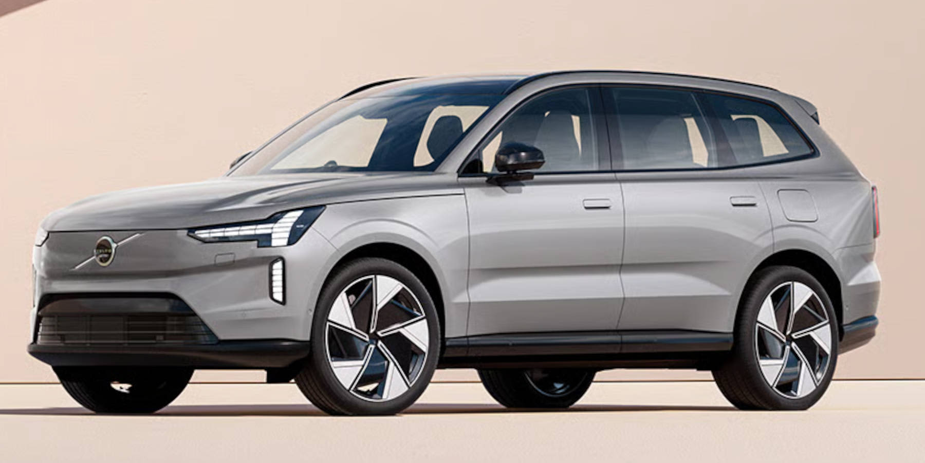 Volvo EX90 seitliche Frontansicht 