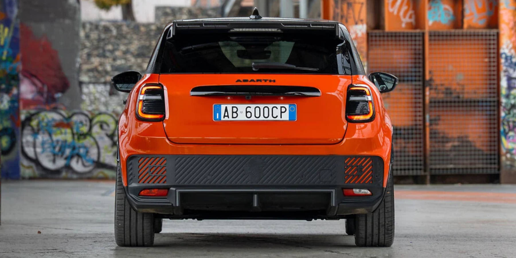 Abarth 600e Heckansicht
