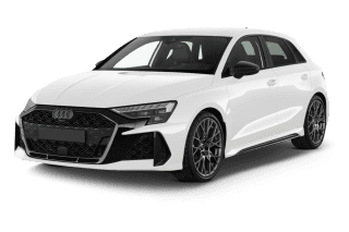 Schräge Frontansicht auf einen Audi RS3 , freigestellt