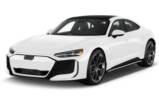 Schräge Frontansicht auf einen Audi e-tron GT RS, freigestellt