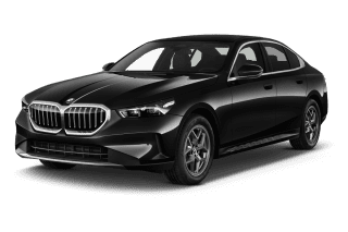 Schräge Frontansicht auf einen BMW 5er-Reihe , freigestellt