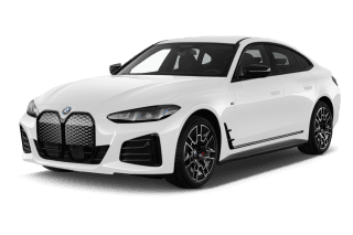 Schräge Frontansicht auf einen BMW i4 , freigestellt