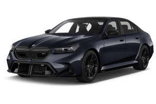 Schräge Frontansicht auf einen BMW 5er-Reihe M5, freigestellt