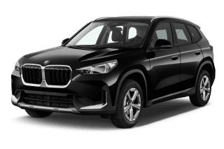 Schräge Frontansicht auf einen BMW X1 , freigestellt