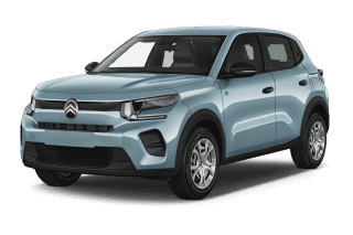 Schräge Frontansicht auf einen Citroën ë-C3 MAX, freigestellt