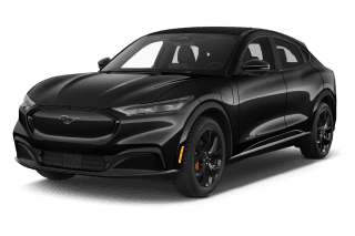 Schräge Frontansicht auf einen Ford Mustang Mach-E , freigestellt