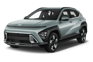 Schräge Frontansicht auf einen Hyundai Kona Prime, freigestellt