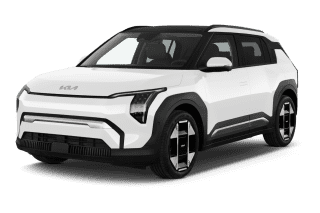 Schräge Frontansicht auf einen Kia EV3 Air, freigestellt