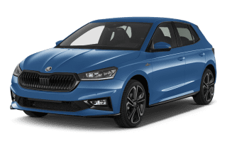 Schräge Frontansicht auf einen Skoda Fabia Essence, freigestellt