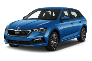 Schräge Frontansicht auf einen Skoda Scala Tour, freigestellt