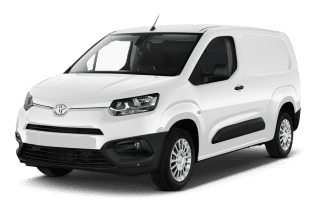 Schräge Frontansicht auf einen Toyota Proace City Meister, freigestellt
