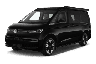 Schräge Frontansicht auf einen Volkswagen California Coast, freigestellt