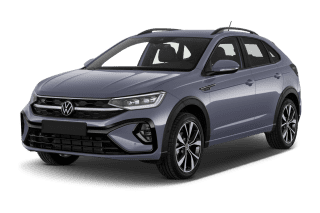Schräge Frontansicht auf einen Volkswagen Taigo R-Line, freigestellt