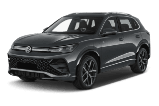 Schräge Frontansicht auf einen Volkswagen Tiguan R-Line, freigestellt