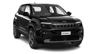 Schräge Frontansicht auf einen Jeep Avenger Summit, freigestellt